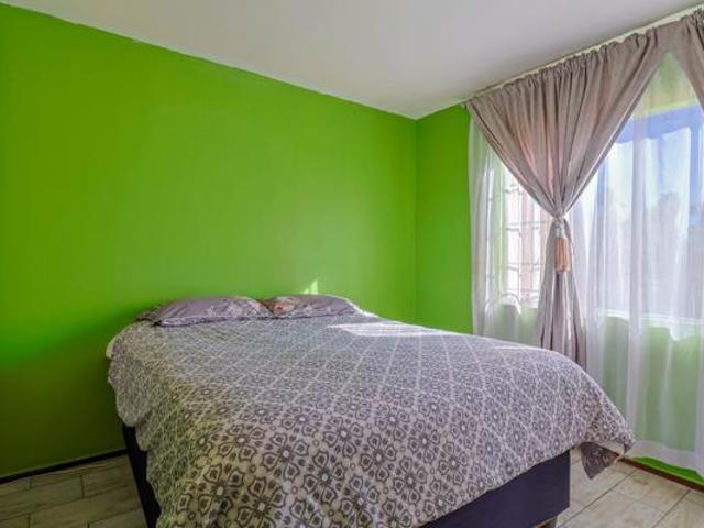 2 Bedroom Apartment in Roodepoort West