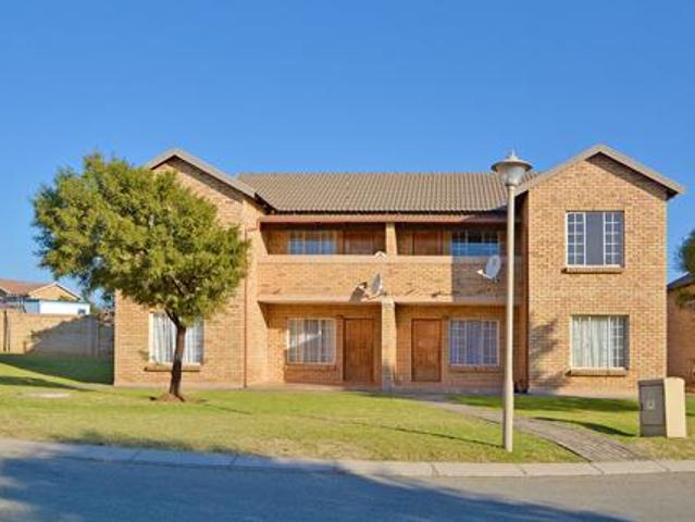 2 Bedroom Apartment in Roodepoort West