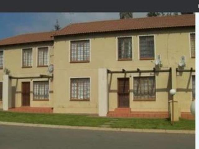 2 Bedroom Apartment in Roodepoort West
