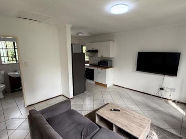 2 Bedroom Apartment in Roodepoort West