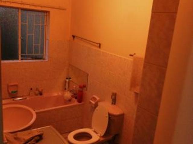 2 Bedroom Apartment in Rooihuiskraal
