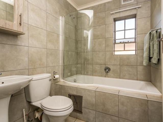 2 Bedroom Apartment in Rooihuiskraal