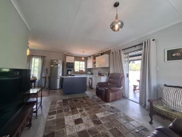 2 Bedroom Apartment in Rooihuiskraal North