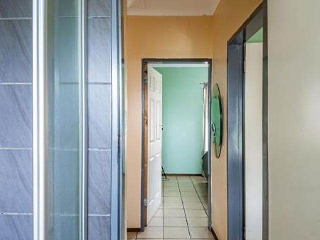 2 Bedroom Apartment in Rooihuiskraal North