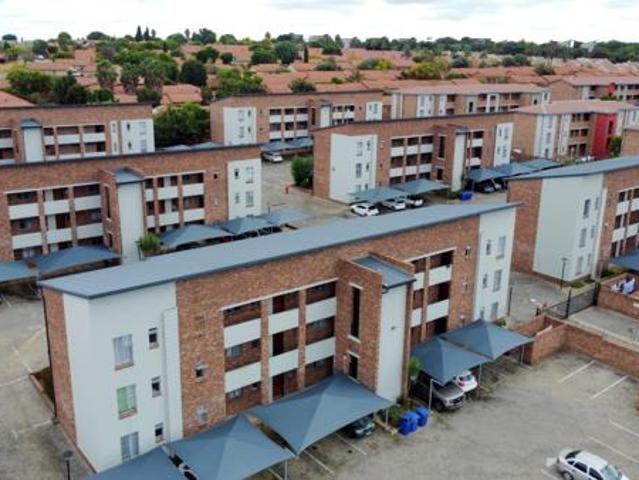2 Bedroom Apartment in Rooihuiskraal North