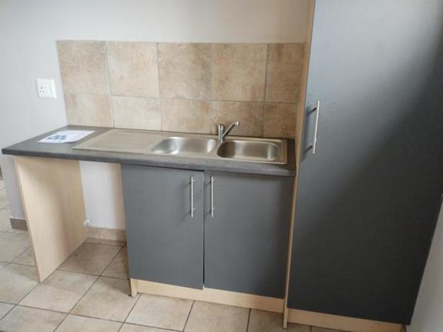 2 Bedroom Apartment in Rooihuiskraal North