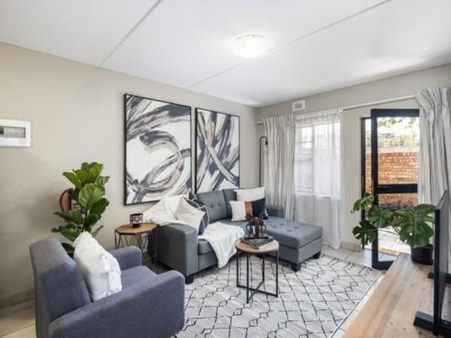 2 Bedroom Apartment in Rooihuiskraal North