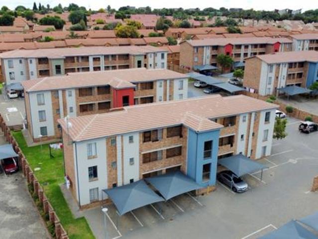 2 Bedroom Apartment in Rooihuiskraal North