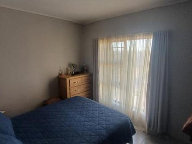 2 Bedroom Apartment in Rooihuiskraal North