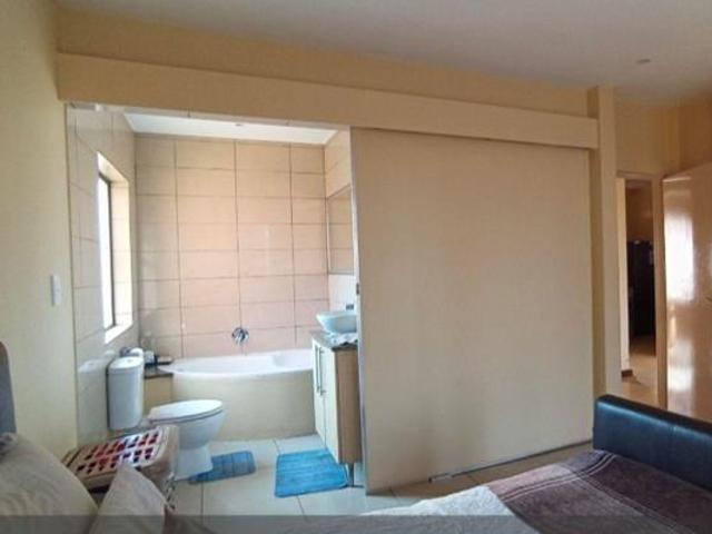 2 Bedroom Apartment in Rooihuiskraal North