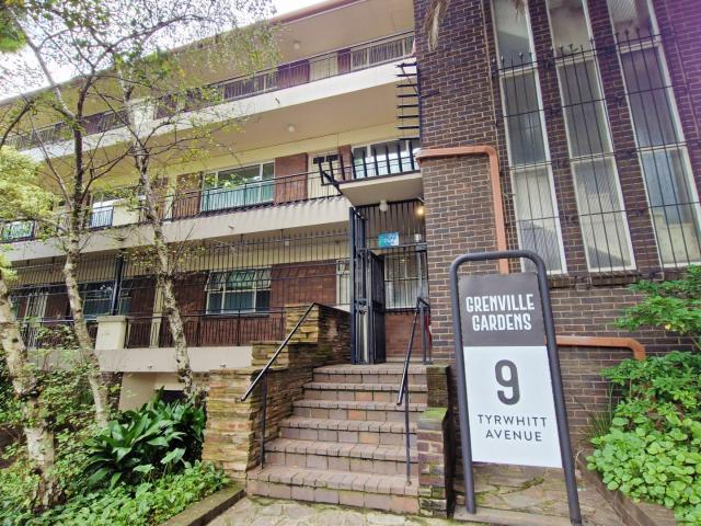 2 Bedroom Apartment in Rosebank