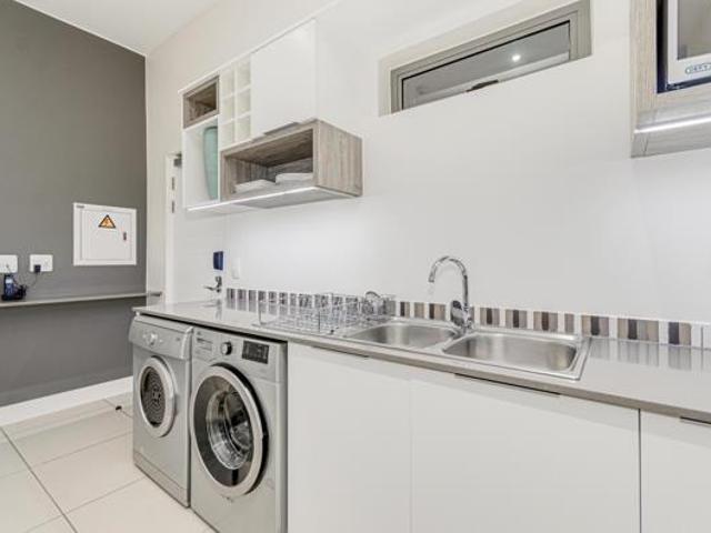 2 Bedroom Apartment in Rosebank