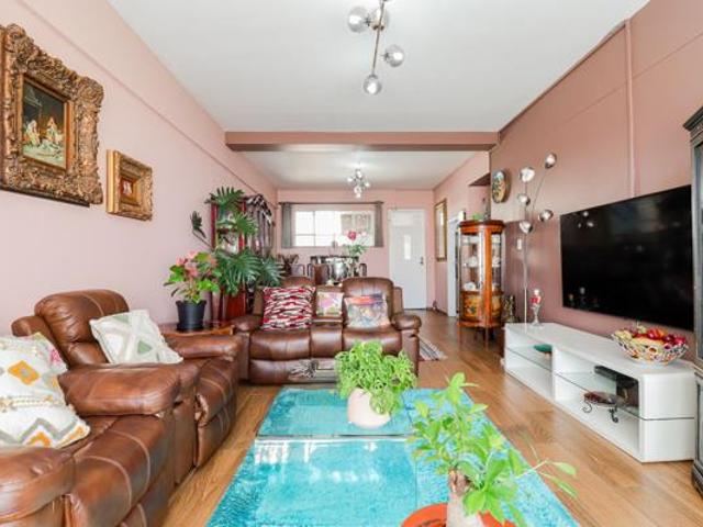 2 Bedroom Apartment in Rosebank