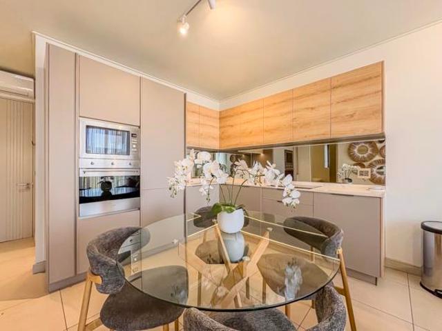 2 Bedroom Apartment in Rosebank