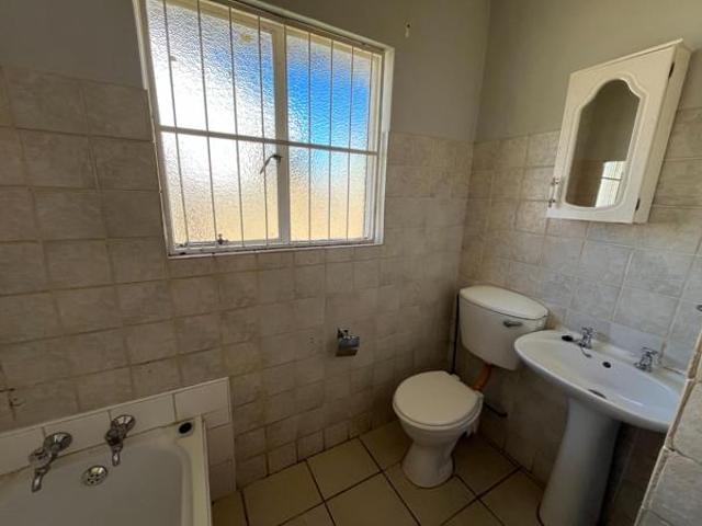 2 Bedroom Apartment in Roylglen Gardens
