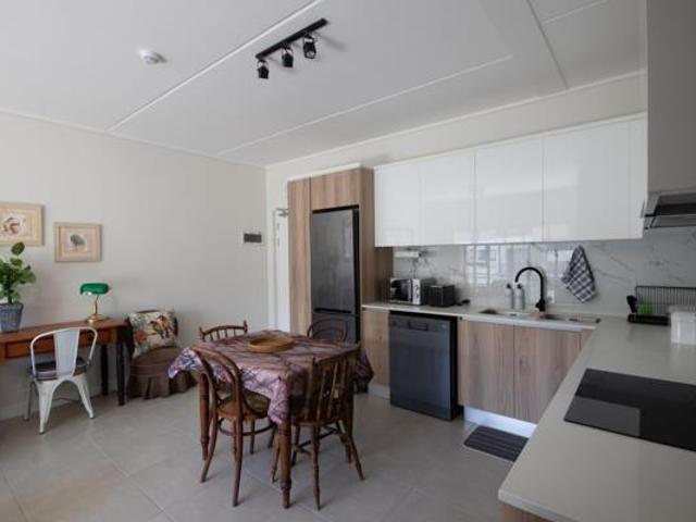 2 Bedroom Apartment in Sandown