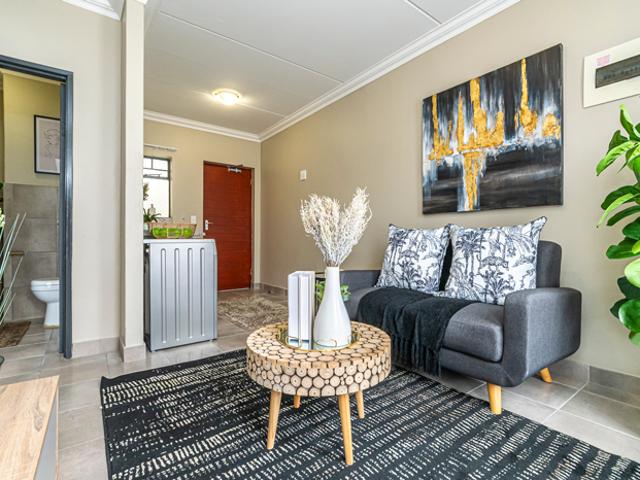 2 Bedroom Apartment in Scottsdene