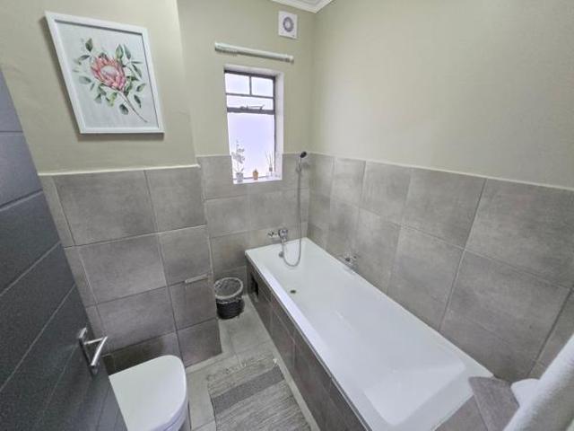 2 Bedroom Apartment in Scottsdene