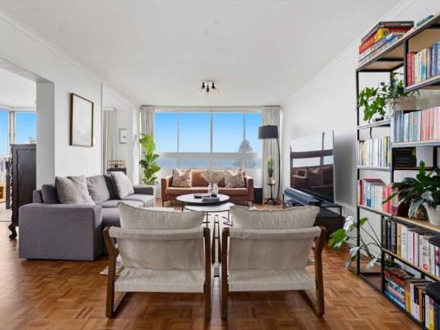 2 Bedroom Apartment in Sea Point