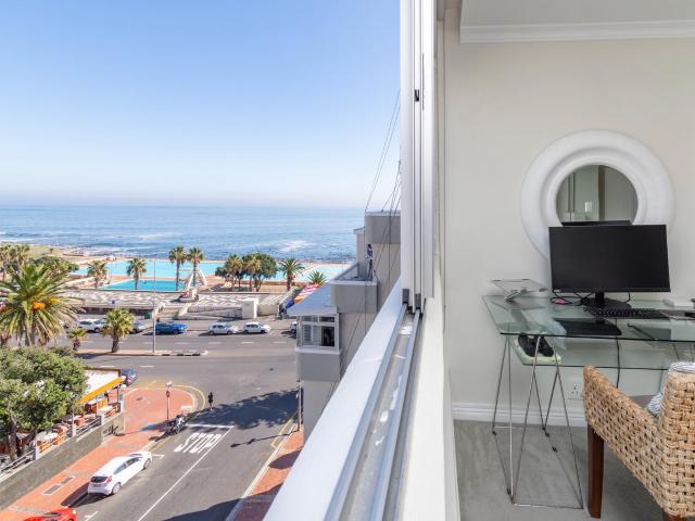 2 Bedroom Apartment in Sea Point