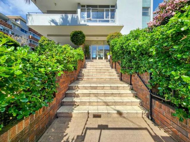 2 Bedroom Apartment in Sea Point