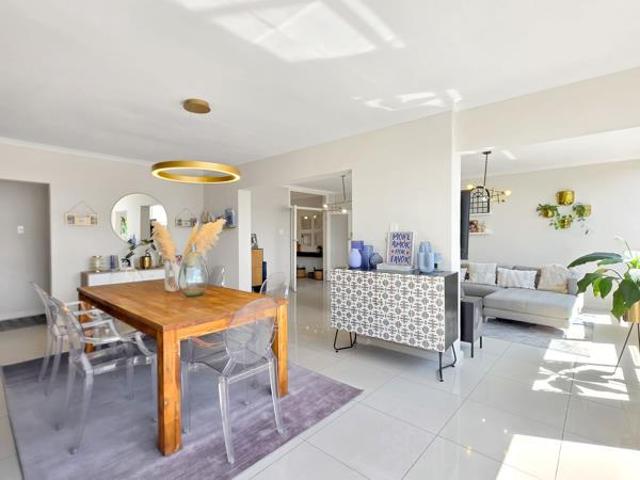 2 Bedroom Apartment in Sea Point