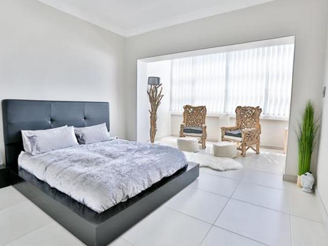 2 Bedroom Apartment in Sea Point