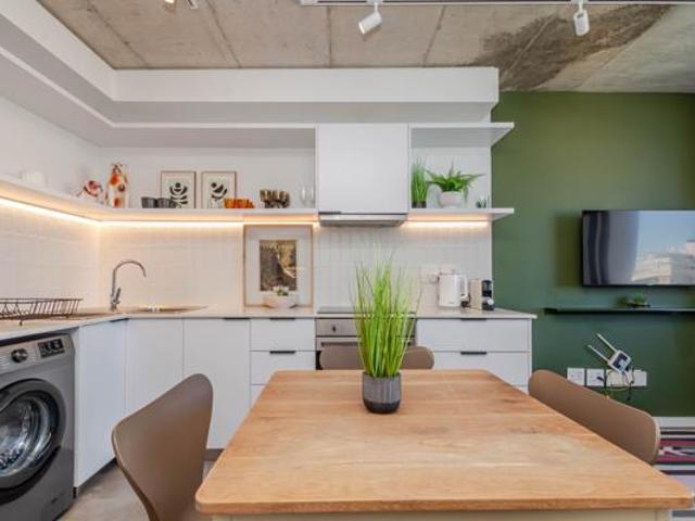 2 Bedroom Apartment in Sea Point