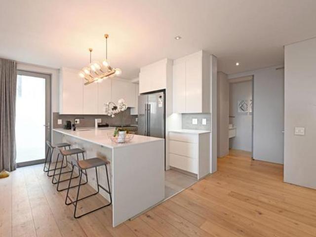 2 Bedroom Apartment in Sea Point