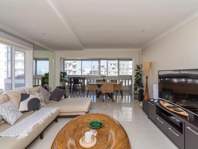 2 Bedroom Apartment in Sea Point