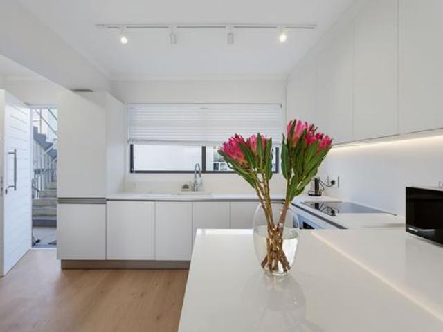 2 Bedroom Apartment in Sea Point
