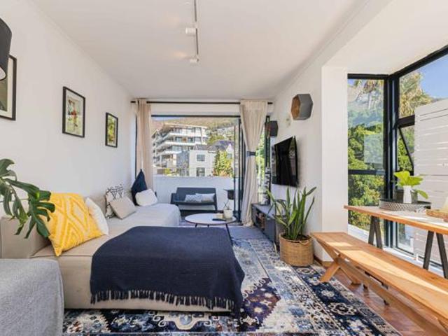 2 Bedroom Apartment in Sea Point