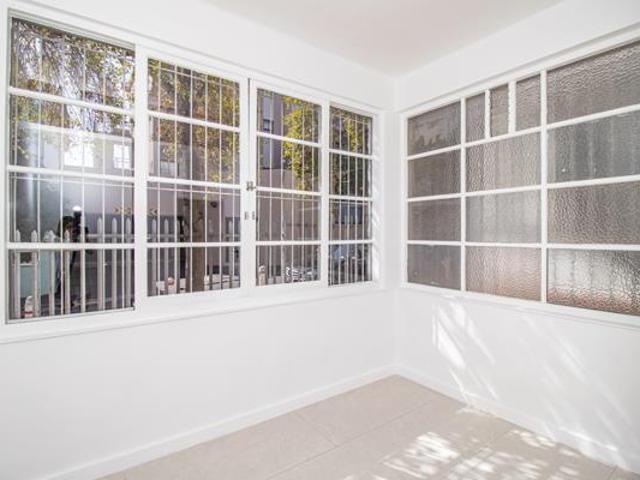 2 Bedroom Apartment in Sea Point