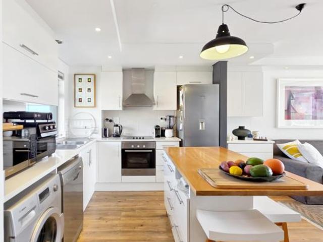 2 Bedroom Apartment in Sea Point