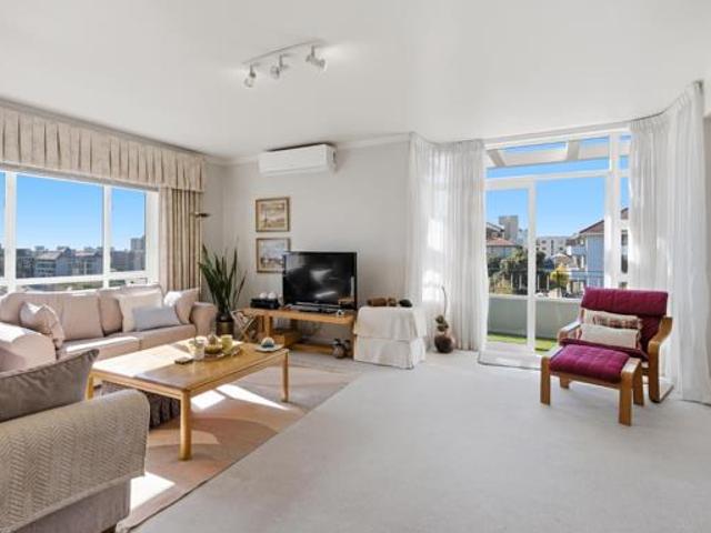 2 Bedroom Apartment in Sea Point