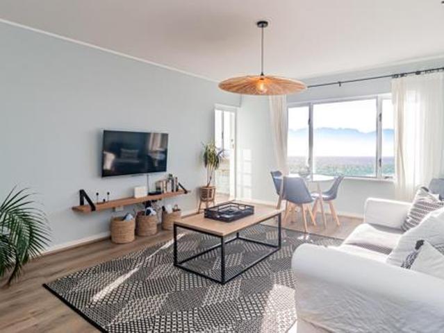 2 Bedroom Apartment in Simon's Town Central