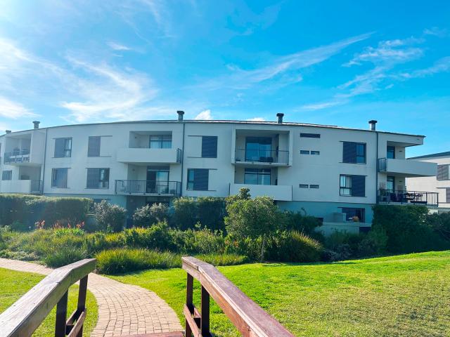 2 Bedroom Apartment in Somerset Lakes