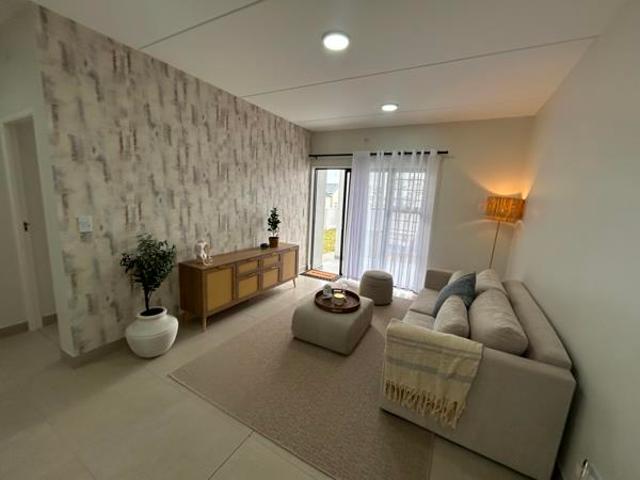 2 Bedroom Apartment in Somerset Lakes