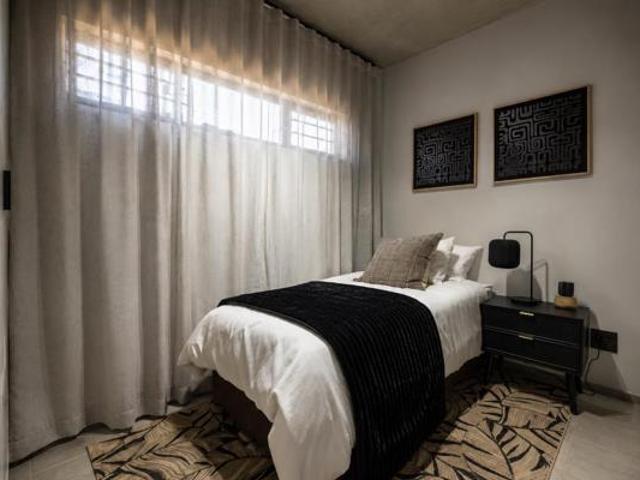 2 Bedroom Apartment in Somerset Lakes