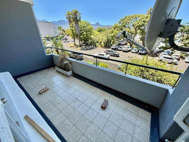 2 Bedroom Apartment in Somerset West Central