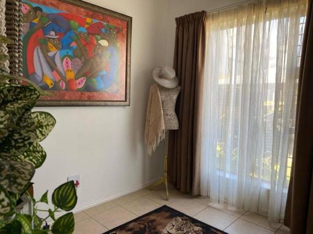 2 Bedroom Apartment in Somerset West Central