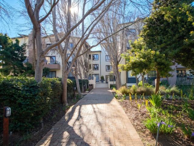 2 Bedroom Apartment in Somerset West Mall Triangle