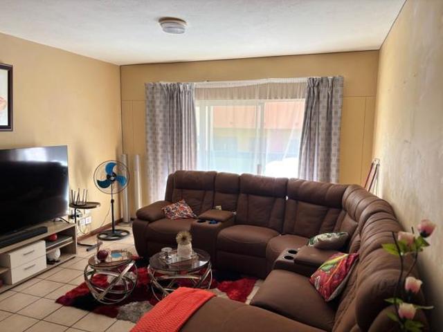 2 Bedroom Apartment in Sonheuwel