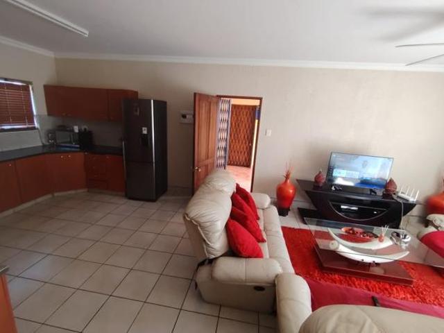 2 Bedroom Apartment in Sonheuwel