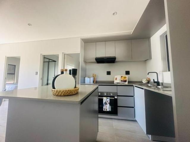 2 Bedroom Apartment in Table View