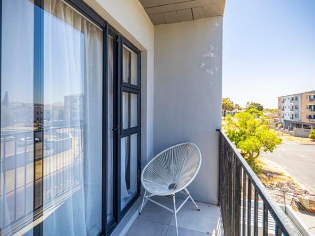 2 Bedroom Apartment in Table View