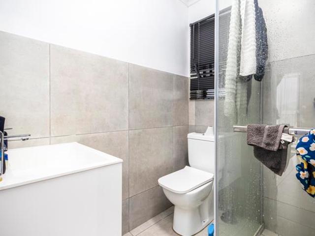 2 Bedroom Apartment in Table View