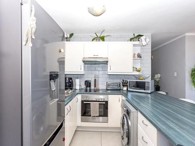2 Bedroom Apartment in Table View