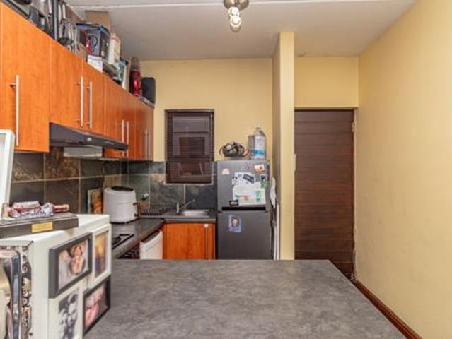 2 Bedroom Apartment in Table View