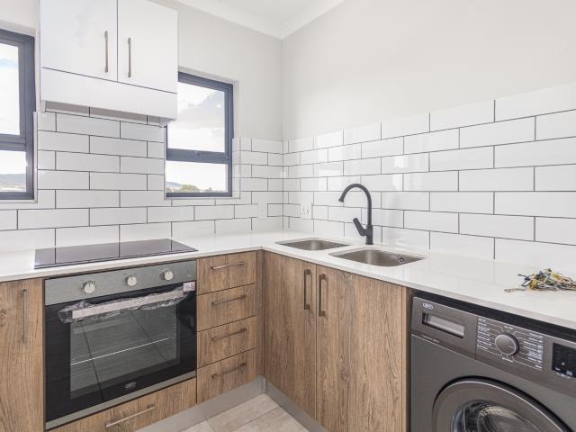 2 Bedroom Apartment in Table View